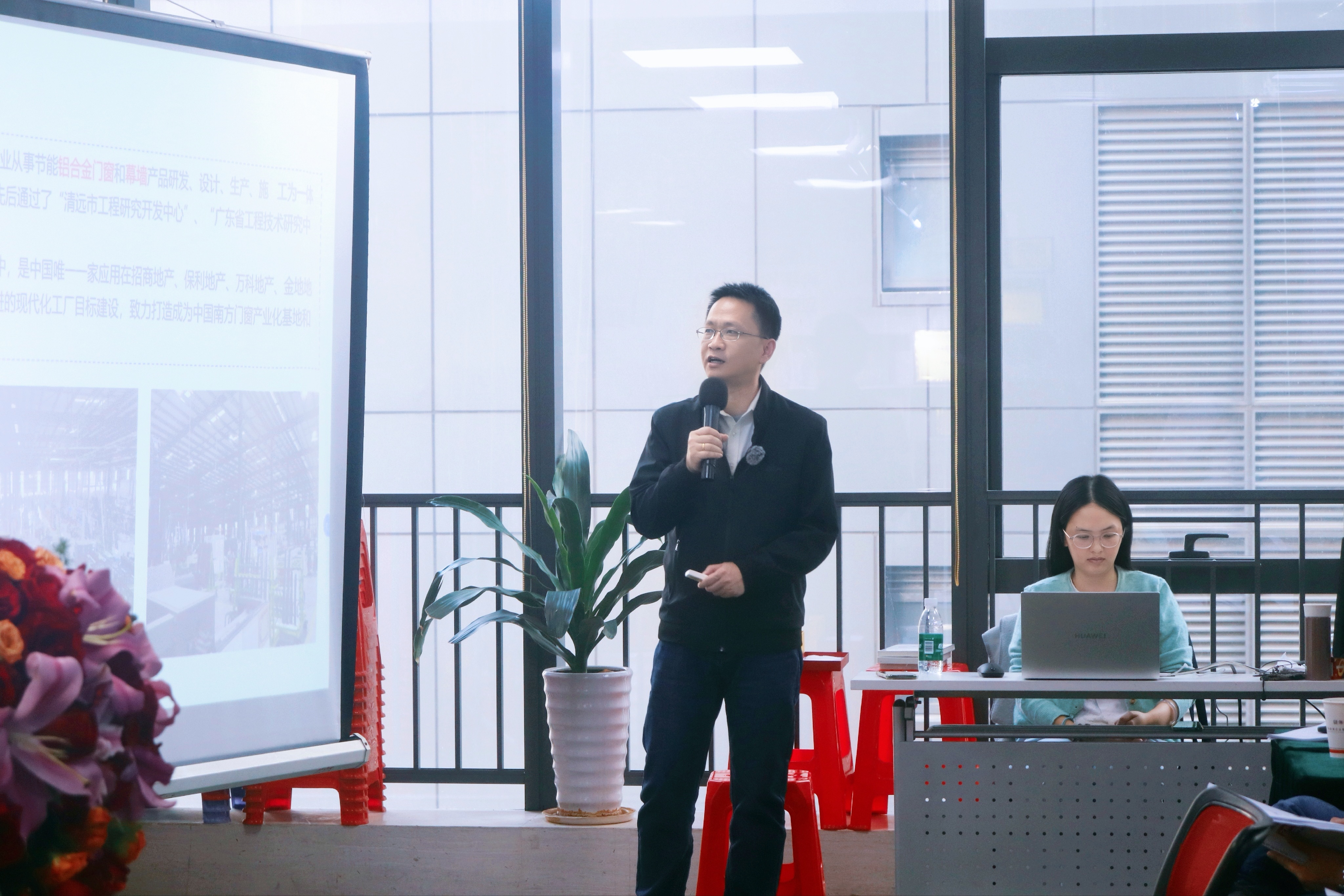 吴志刚老师.JPG 吴志刚老师.JPG