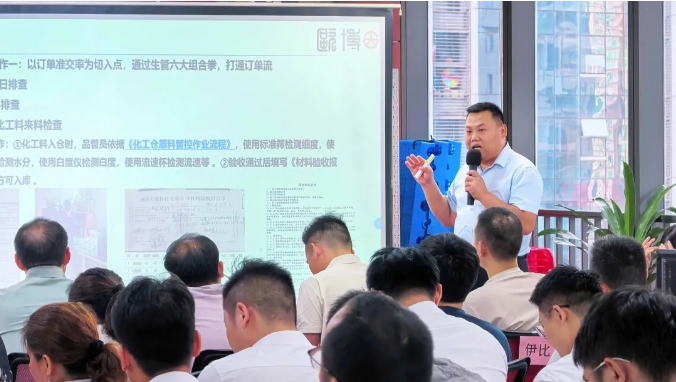 穆敬磊老师.png 穆敬磊老师.png